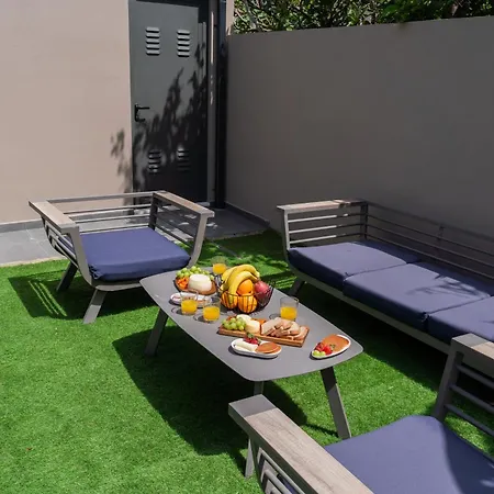 Cozy With Pool Near Airport By Hostwise
