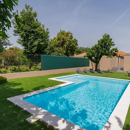 Cozy With Pool Near Airport By Hostwise