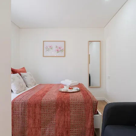 Appartamento Cozy With Pool Near Airport By Hostwise